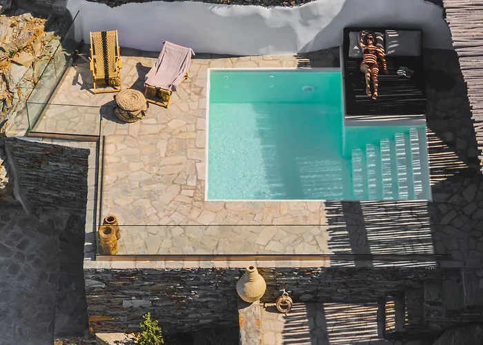 Makarias Traditional Luxury Villas
