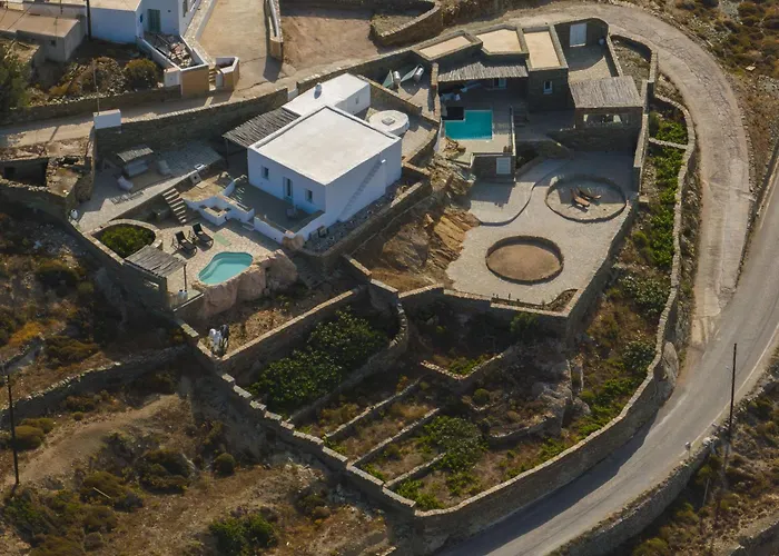 Makarias Traditional Luxury Villas