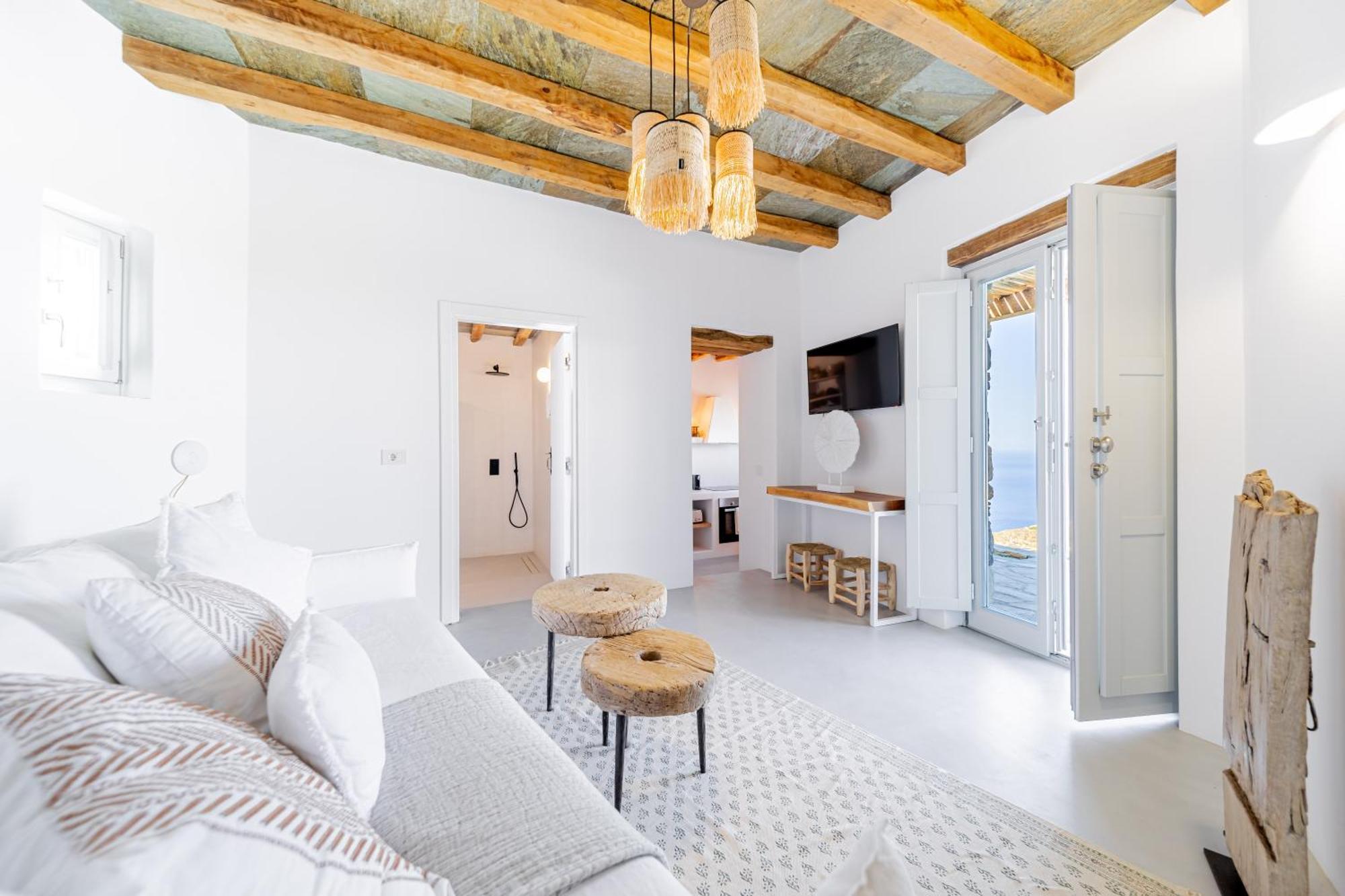Makarias Traditional Luxury