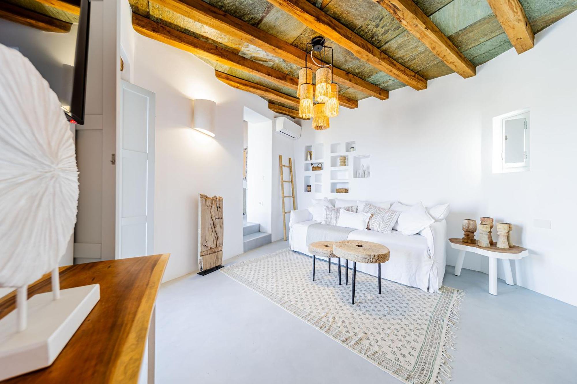 Makarias Traditional Luxury