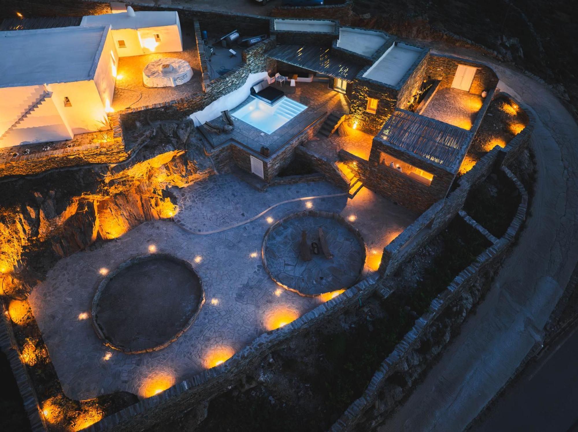Makarias Traditional Luxury